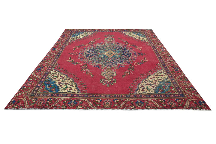 red Oversized rug 9' 0" x 11' 10"