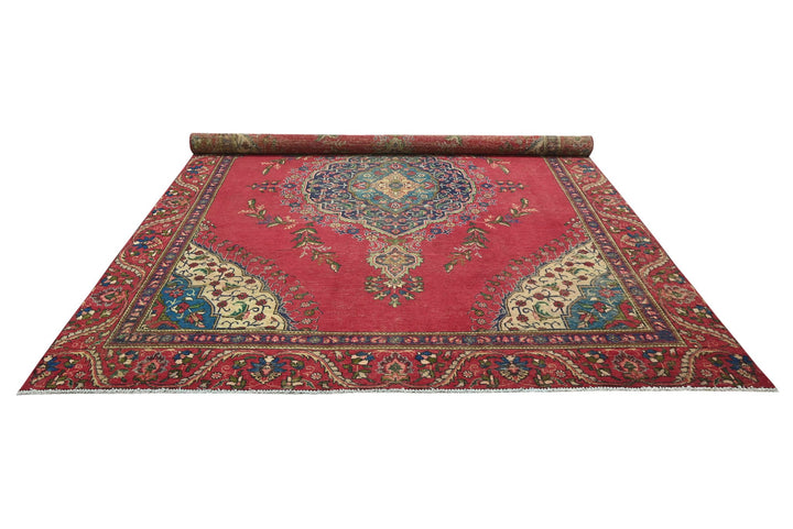 red Oversized rug 9' 0" x 11' 10"