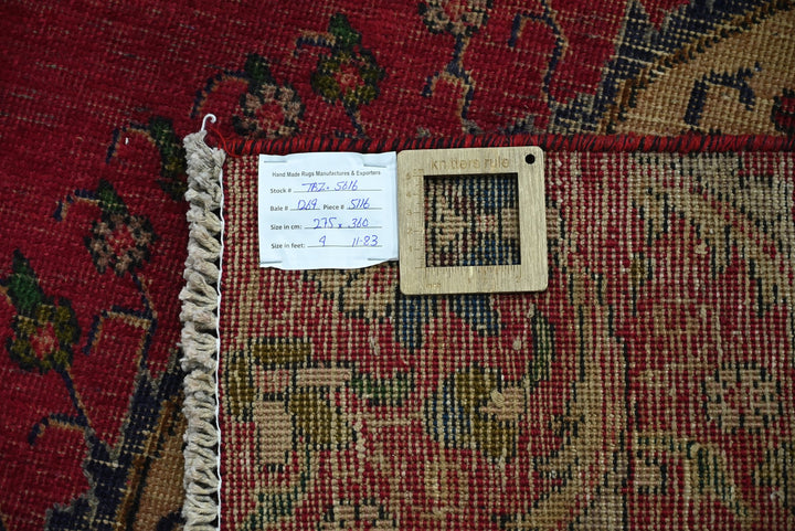 red Oversized rug 9' 0" x 11' 10"