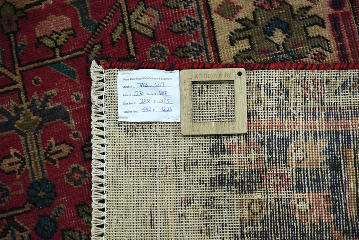 red Oversized rug 9' 5" x 12' 3"