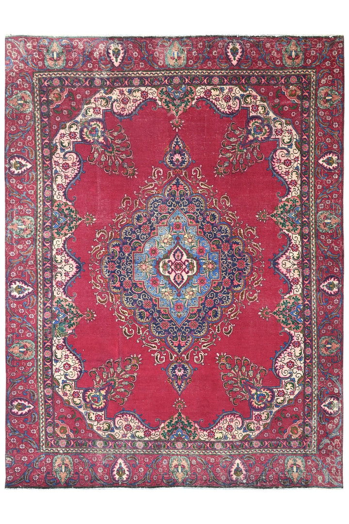 red Oversized rug 9' 0" x 12' 1"