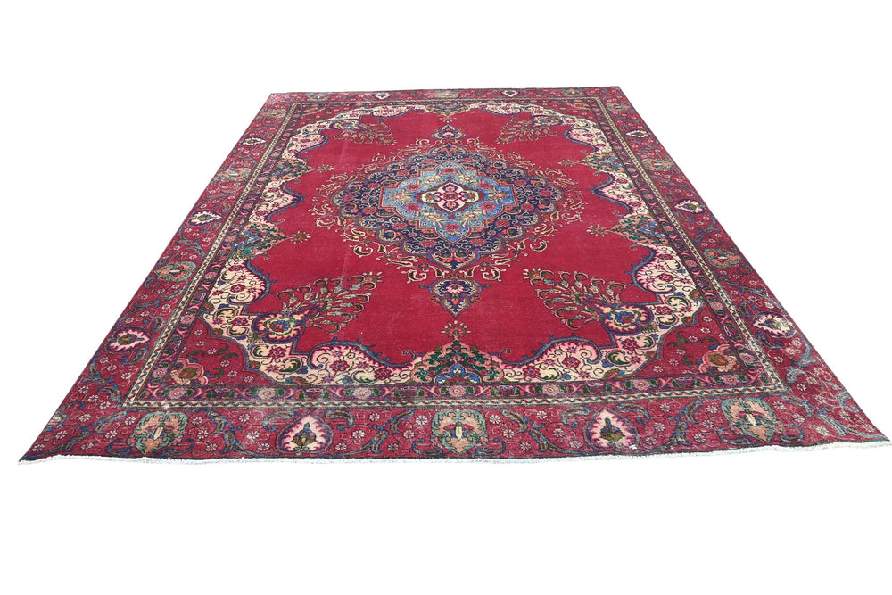 red Oversized rug 9' 0" x 12' 1"