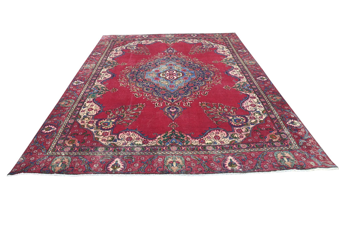 red Oversized rug 9' 0" x 12' 1"