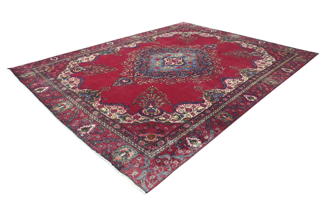 red Oversized rug 9' 0" x 12' 1"