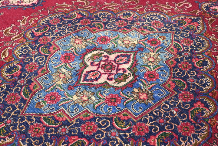 red Oversized rug 9' 0" x 12' 1"