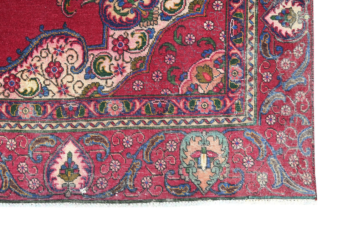 red Oversized rug 9' 0" x 12' 1"
