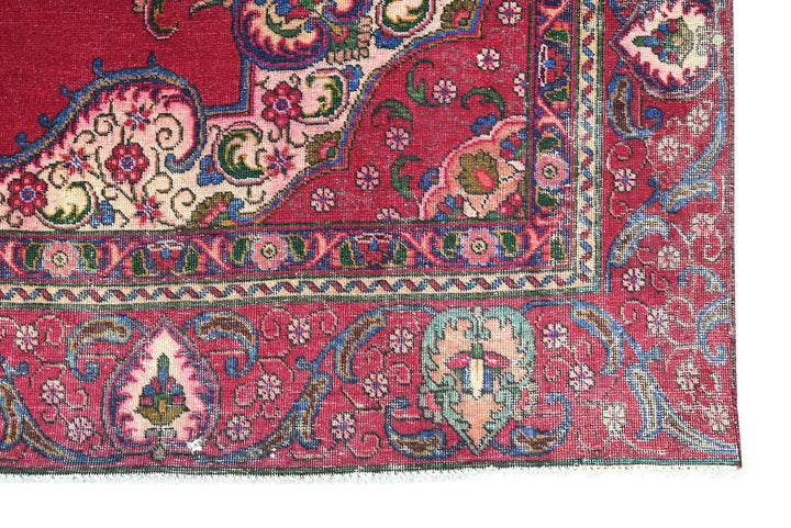 red Oversized rug 9' 0" x 12' 1"