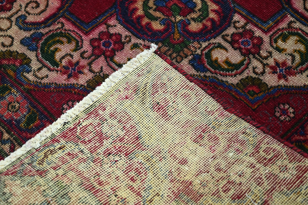 red Oversized rug 9' 0" x 12' 1"