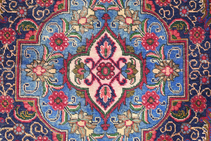 red Oversized rug 9' 0" x 12' 1"