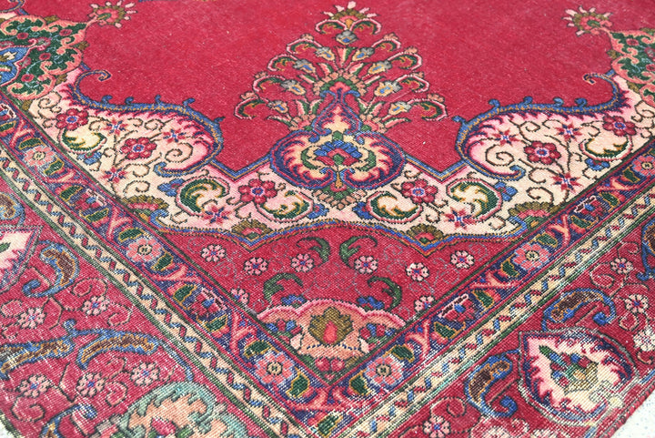 red Oversized rug 9' 0" x 12' 1"