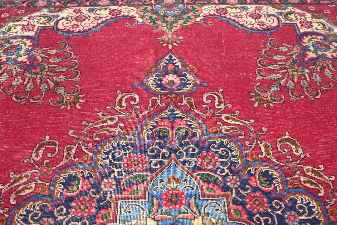 red Oversized rug 9' 0" x 12' 1"