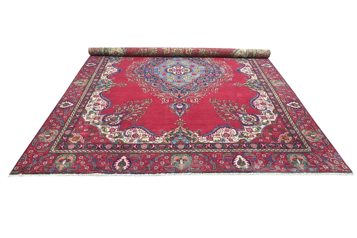 red Oversized rug 9' 0" x 12' 1"