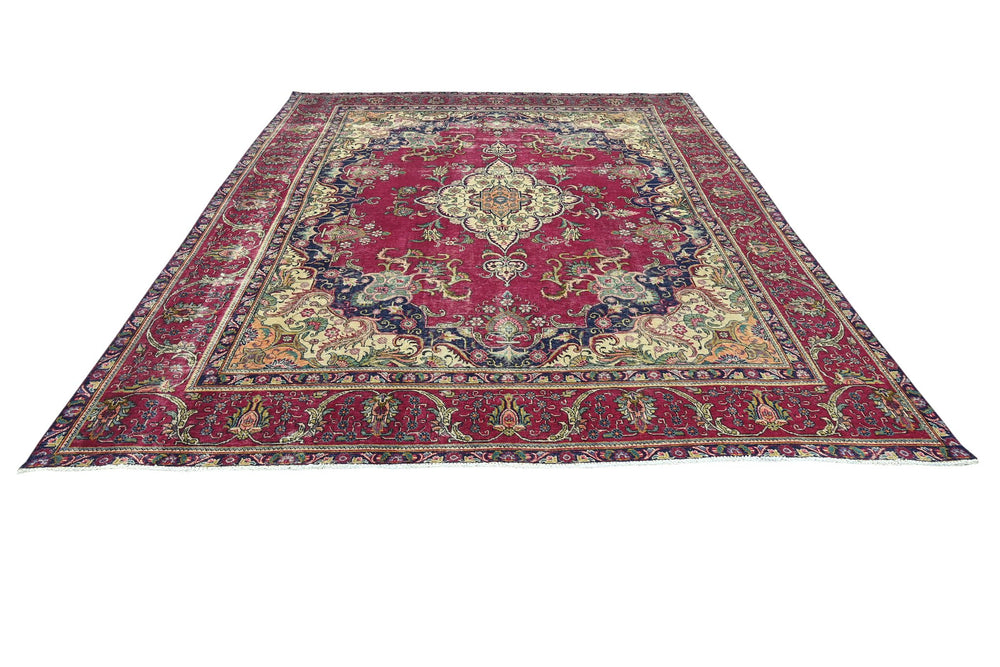 red Oversized rug 9' 7" x 11' 8"