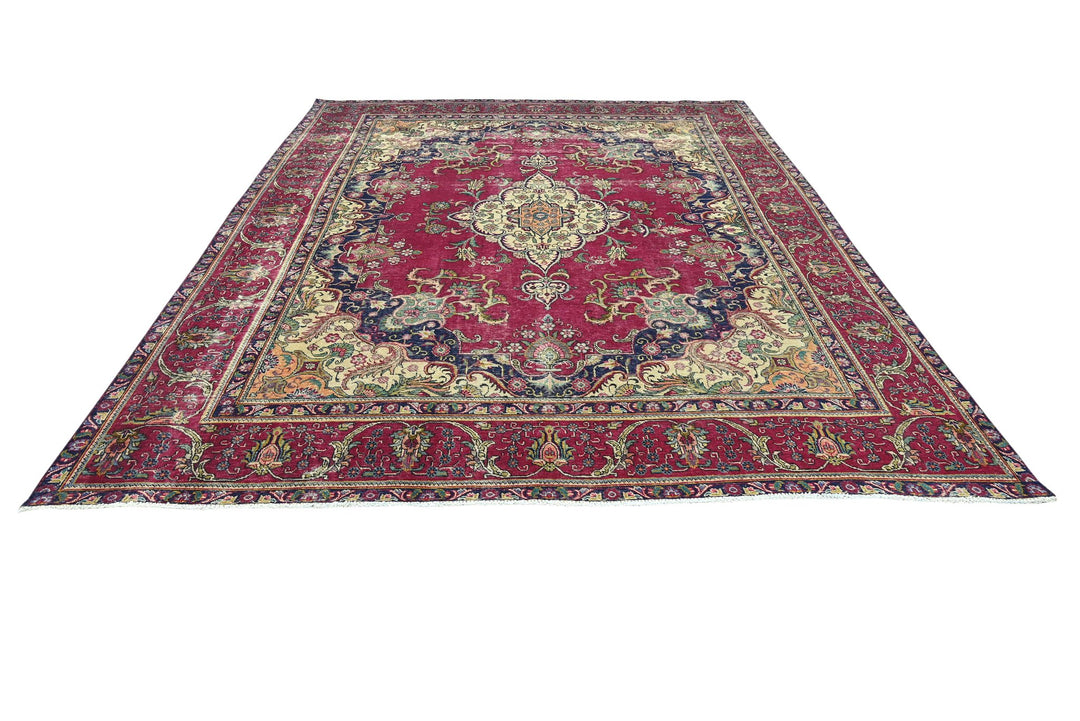 red Oversized rug 9' 7" x 11' 8"