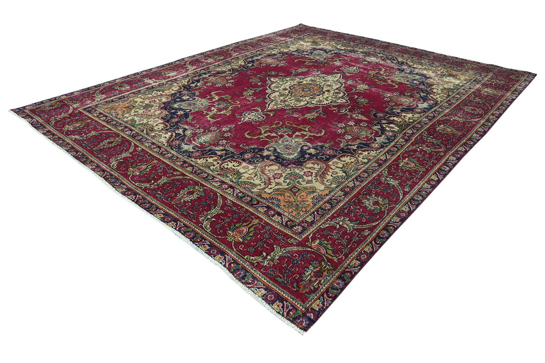 red Oversized rug 9' 7" x 11' 8"