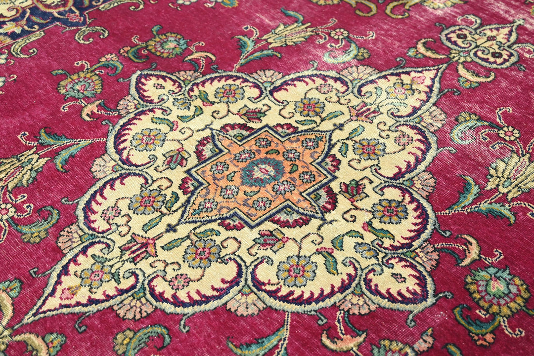 red Oversized rug 9' 7" x 11' 8"