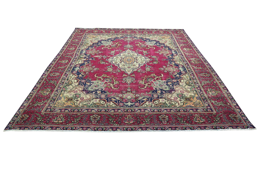 red Oversized rug 9' 7" x 11' 8"