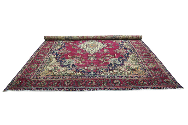 red Oversized rug 9' 7" x 11' 8"