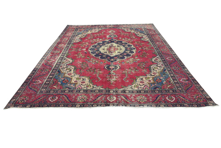 red Oversized rug 9' 5" x 12' 5"