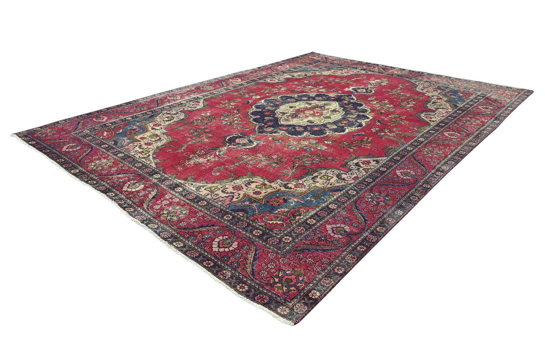 red Oversized rug 9' 5" x 12' 5"
