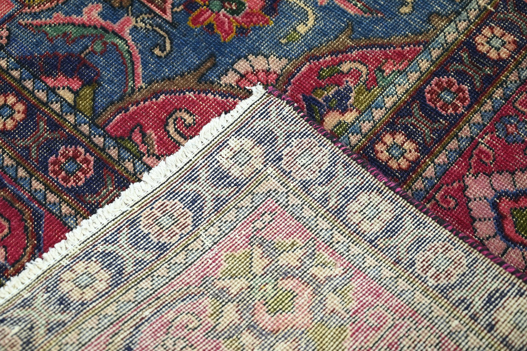 red Oversized rug 9' 5" x 12' 5"