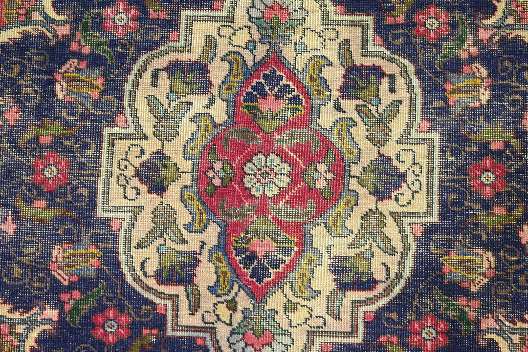 red Oversized rug 9' 5" x 12' 5"