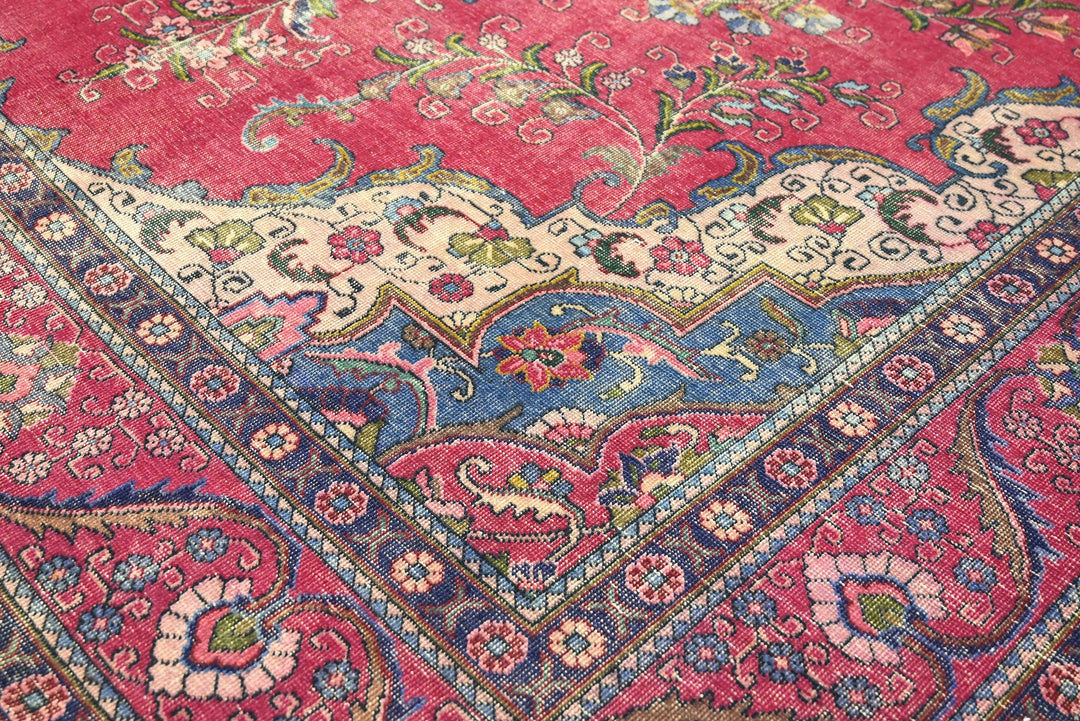 red Oversized rug 9' 5" x 12' 5"