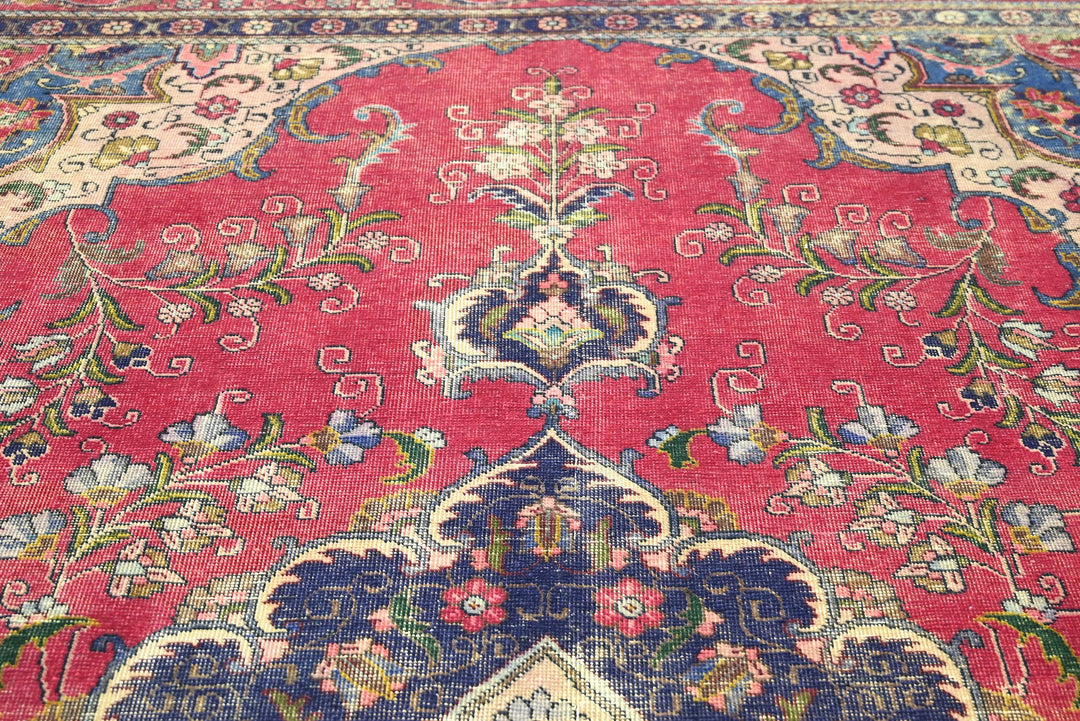 red Oversized rug 9' 5" x 12' 5"