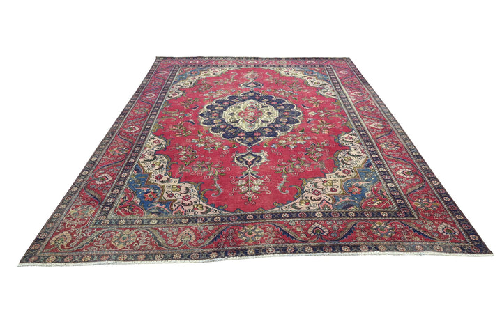 red Oversized rug 9' 5" x 12' 5"