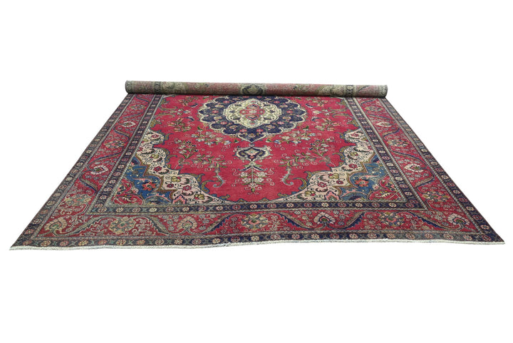 red Oversized rug 9' 5" x 12' 5"