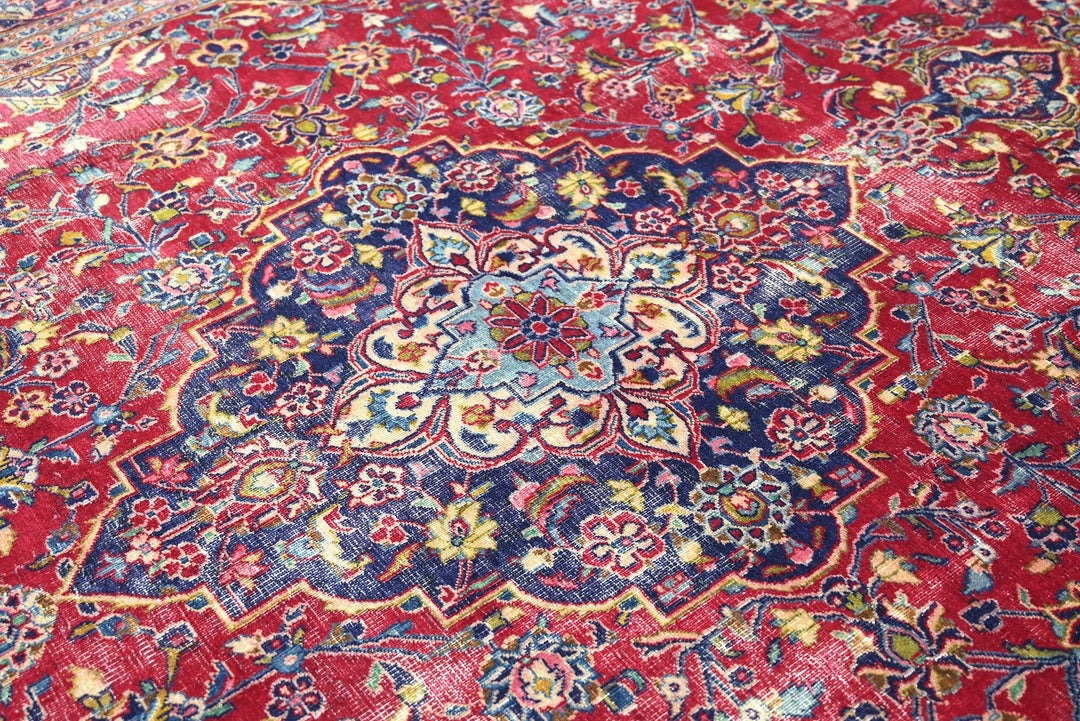 red Oversized rug 9' 9" x 12' 3"