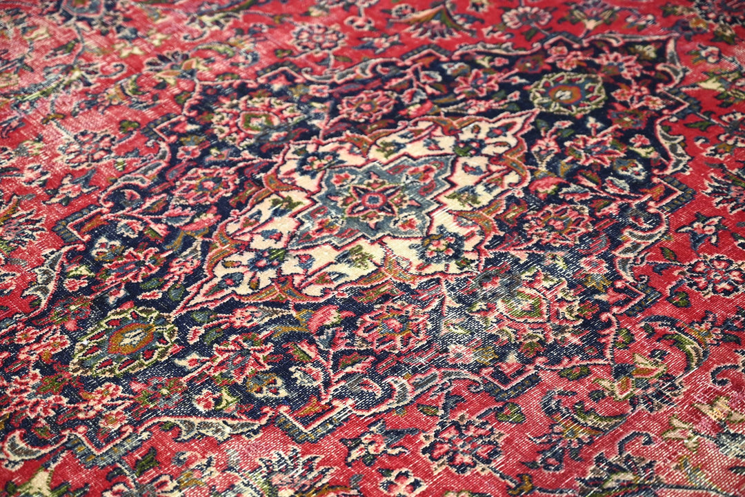 red Oversized rug 9' 8" x 12' 7"