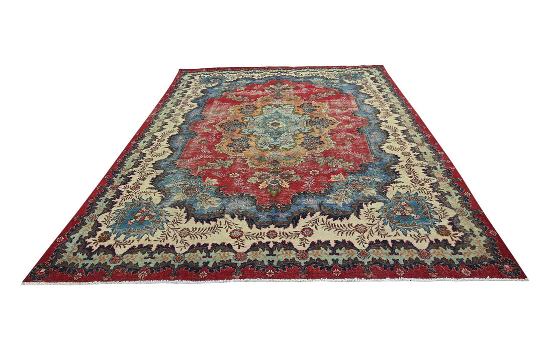 red Oversized rug 9' 1" x 12' 6"