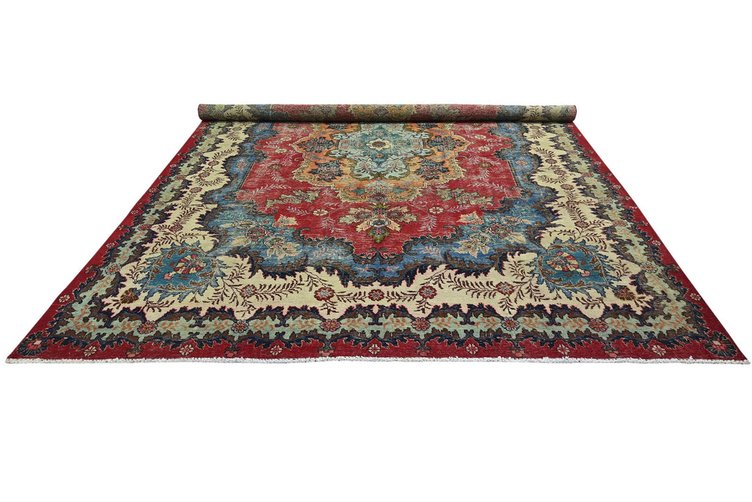 red Oversized rug 9' 1" x 12' 6"