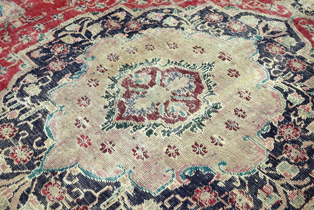 red Oversized rug 9' 4" x 12' 5"