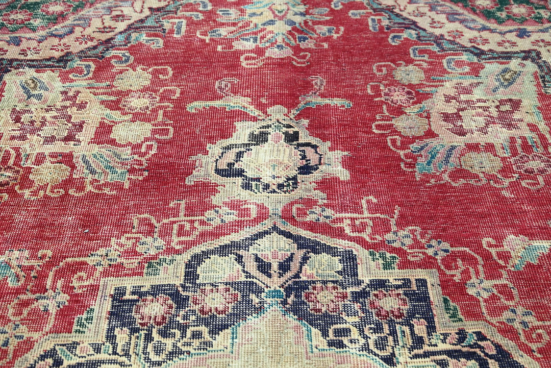 red Oversized rug 9' 4" x 12' 5"