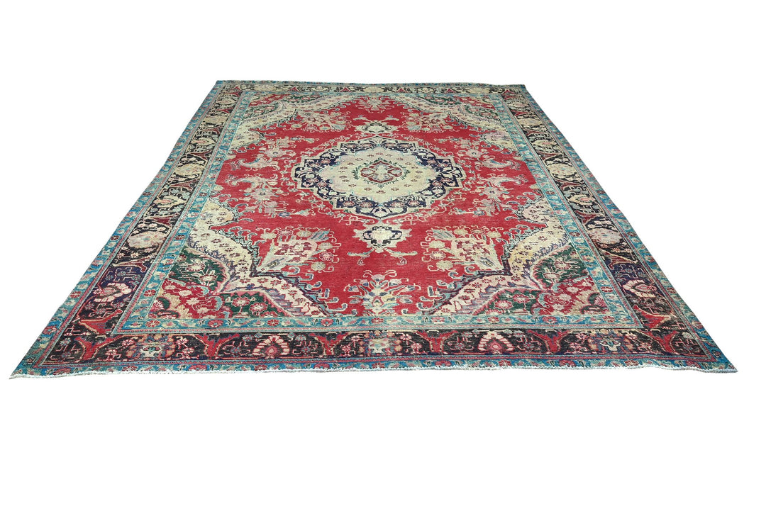 red Oversized rug 9' 4" x 12' 5"