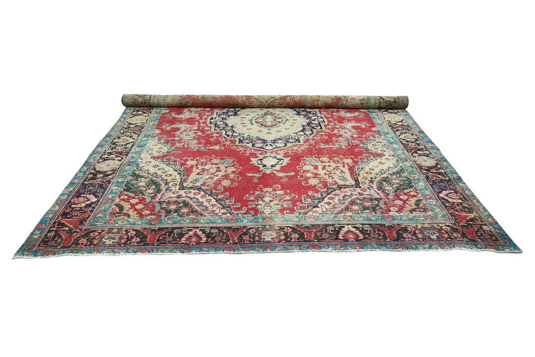 red Oversized rug 9' 4" x 12' 5"