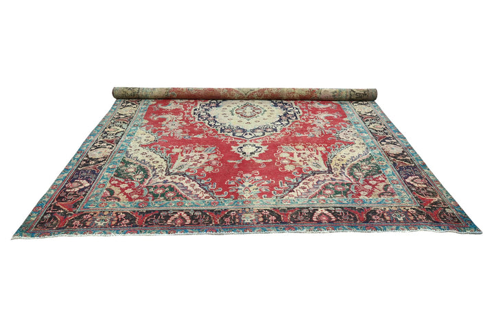 red Oversized rug 9' 4" x 12' 5"