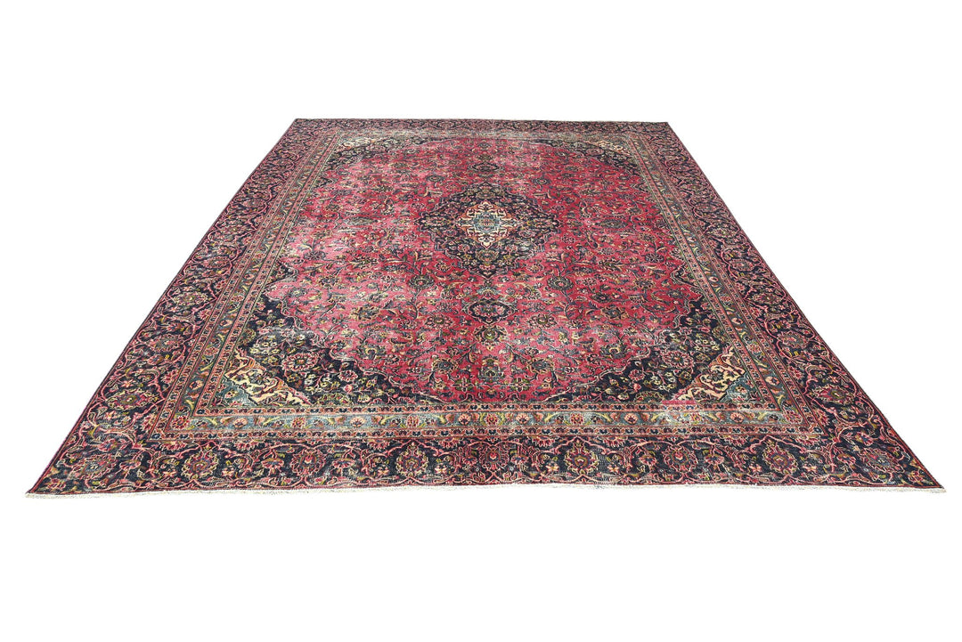 red Oversized rug 8' 6" x 11' 2"