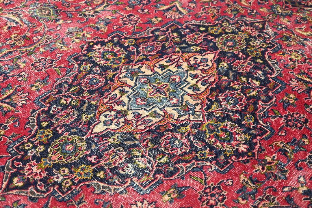 red Oversized rug 8' 6" x 11' 2"