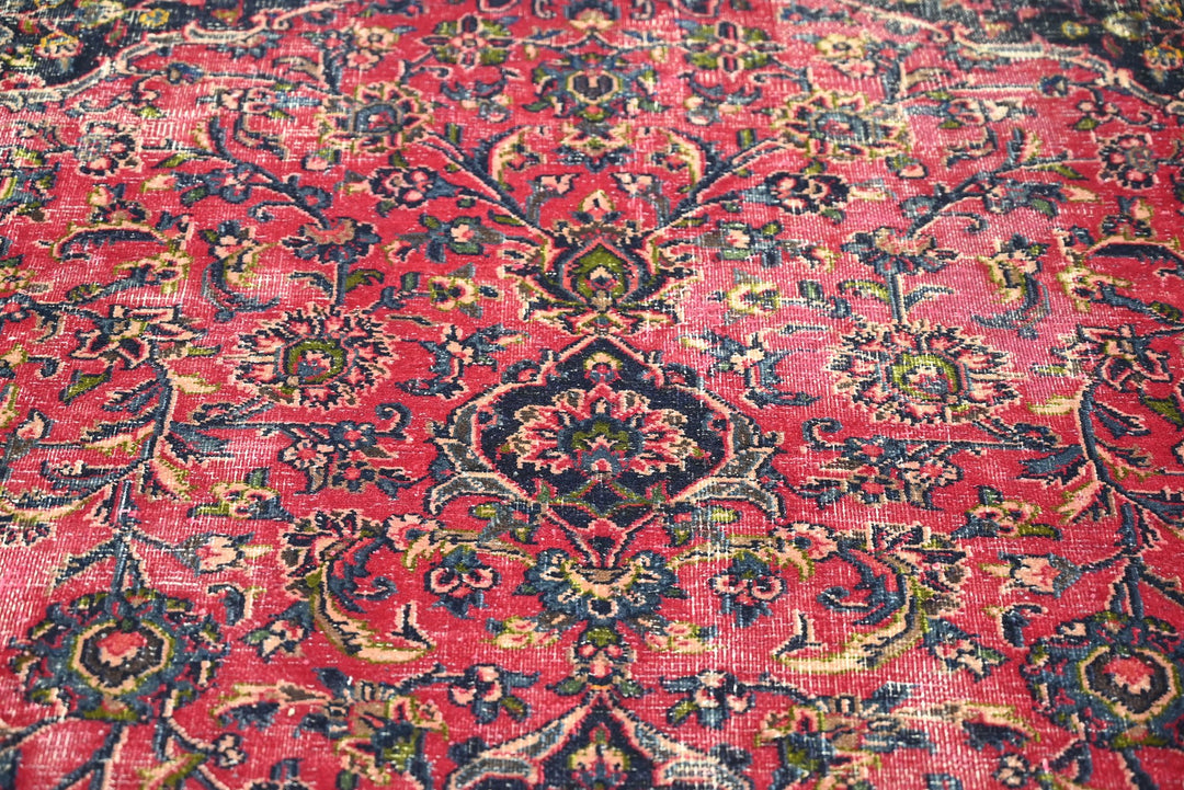 red Oversized rug 8' 6" x 11' 2"