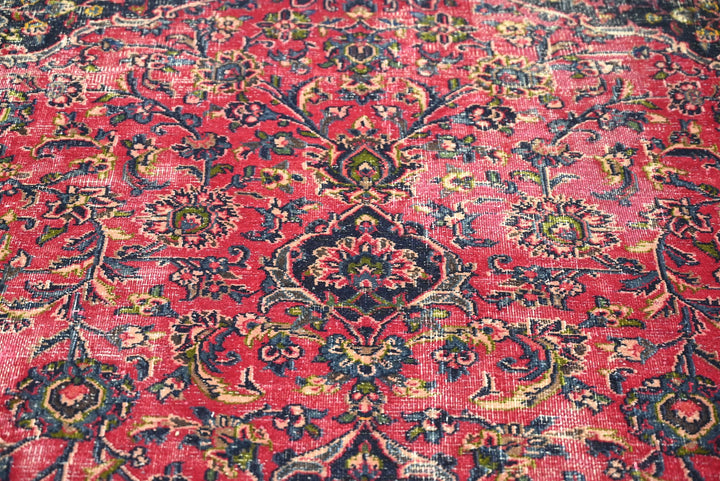 red Oversized rug 8' 6" x 11' 2"