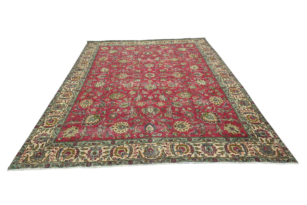 red Oversized rug 9' 9" x 12' 4"