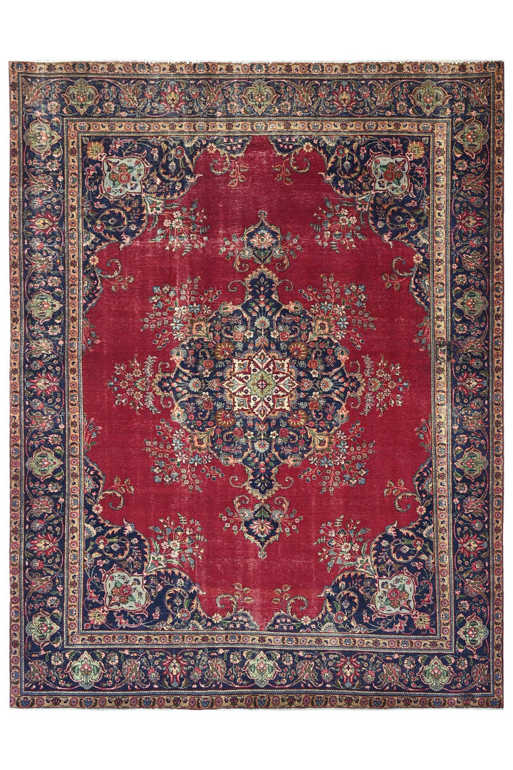 red Oversized rug 9' 1" x 11' 11"