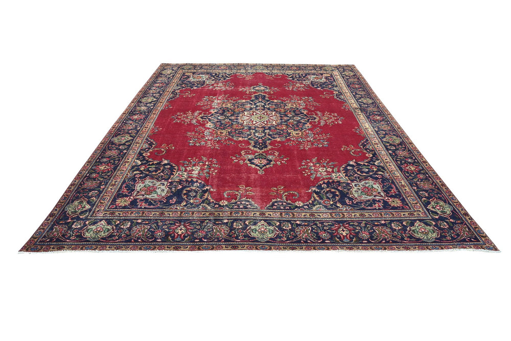 red Oversized rug 9' 1" x 11' 11"