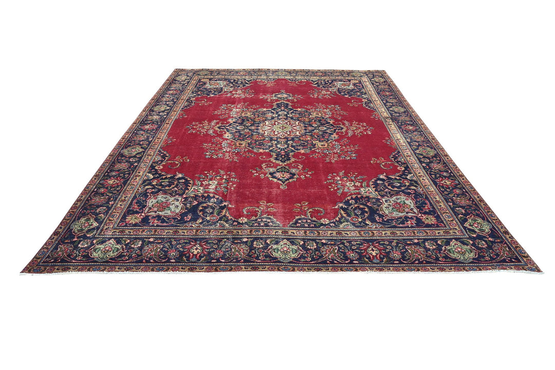 red Oversized rug 9' 1" x 11' 11"