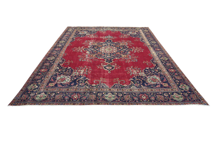red Oversized rug 9' 1" x 11' 11"