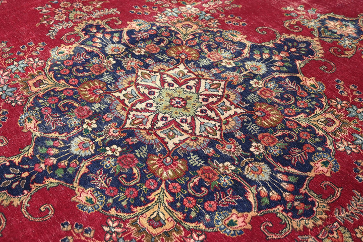 red Oversized rug 9' 1" x 11' 11"