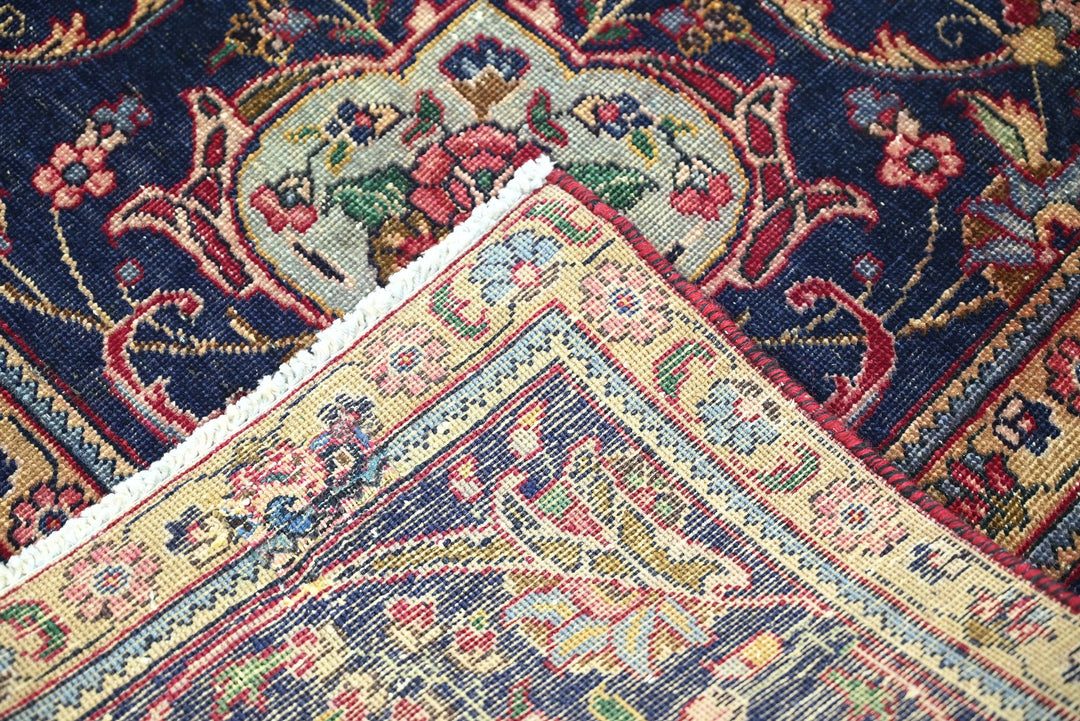 red Oversized rug 9' 1" x 11' 11"